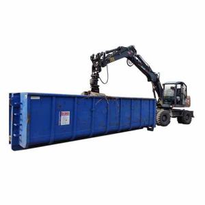 Kran belädt Container