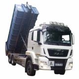 MAN LKW beim Abladen des Containers